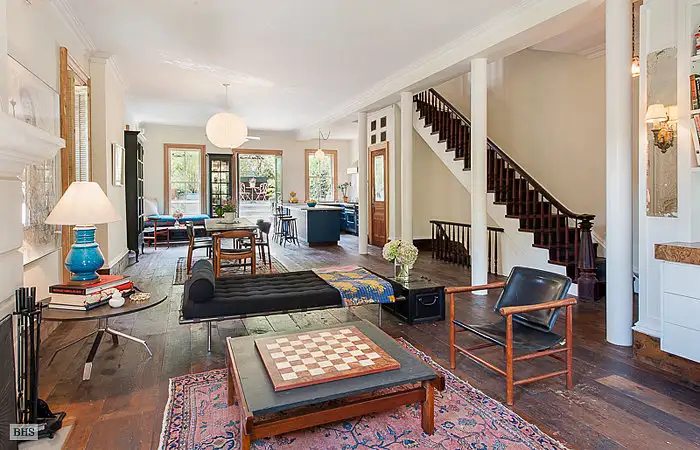 1000-square-foot-parlor-floor-has-loft-feeling-mostly.webp