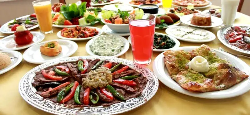 11-Niyazibey-ramazan-iftar.webp