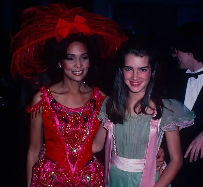 1118full-brooke-shields (5).webp