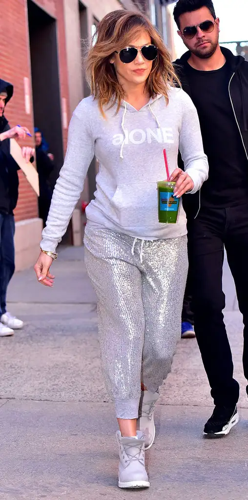 122116-Jennifer-Lopez-Street-Style-Slide10.webp