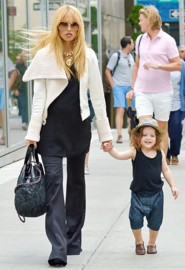 1379356287_rachel-zoe-skyler-zoom.webp