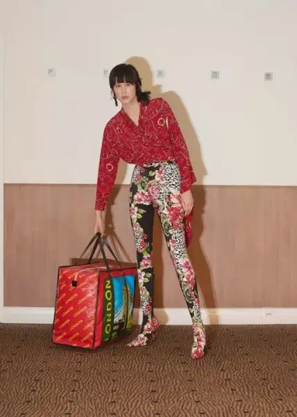 1510659958108634-22-balenciaga-resort-2018.webp