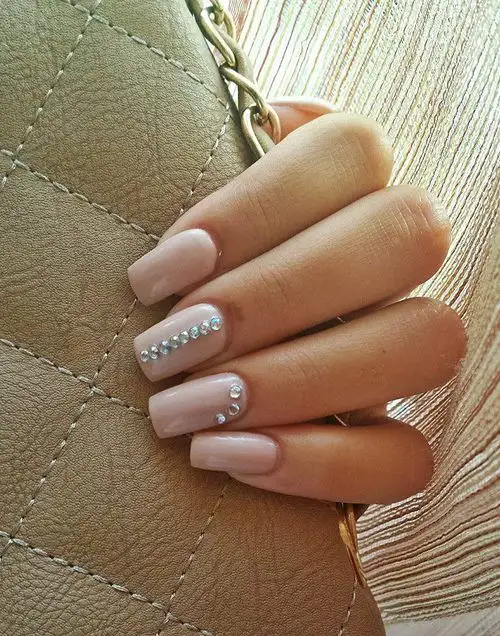 155508-Pale-Pink-Nails-With-Silver-Bling.webp