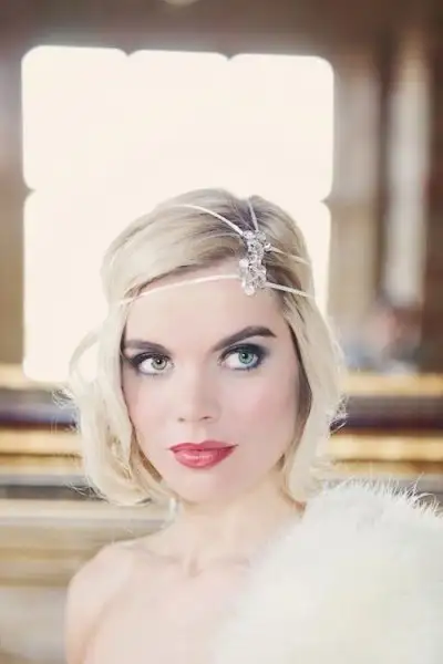 16-a-short-wavy-hairstyle-inlip-for-a-flawless-look.webp