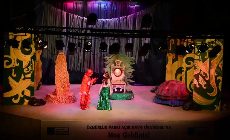 16-kadikoy-belediyesi-cocuk-tiyatro-festivali-basladi--770x470.webp