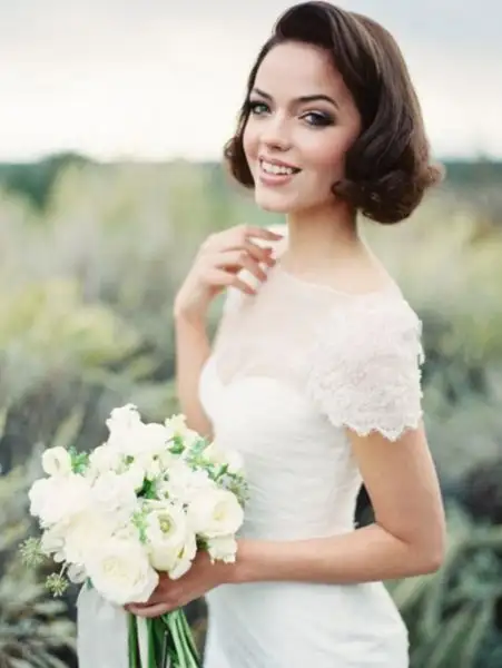 19-wavy-short-hair-with-some-curlswill-fit-most-of-bridal-styles.webp