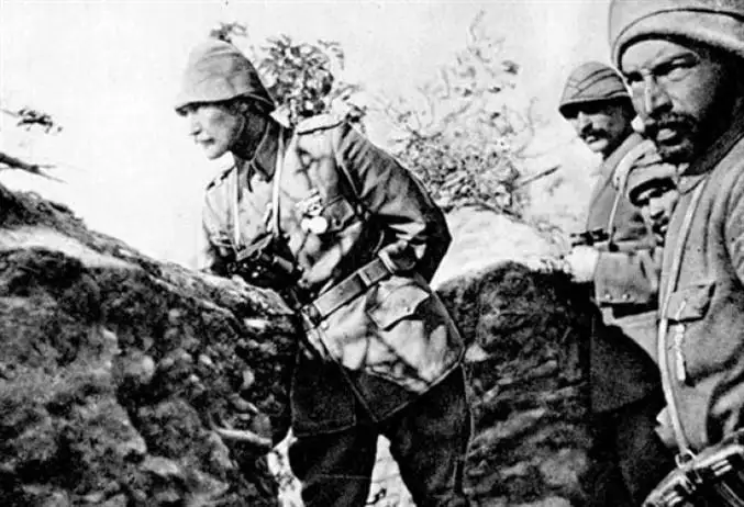 192219,mustafa-kemal-siperden-cepheyi-inceliyor-677-x-462jpg.webp
