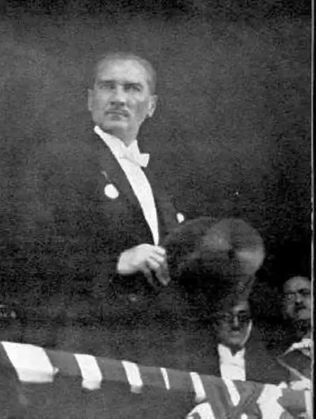 1925_Cumhuriyet_Bayram_treninde_Resmi1.webp