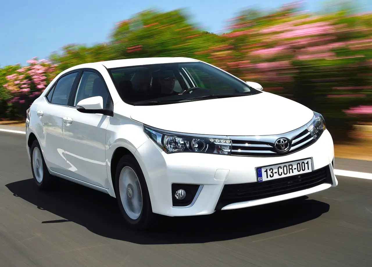 20130709042340_Toyota-Corolla_EU-Version_2014_1600x1200_wallpaper_0a.webp