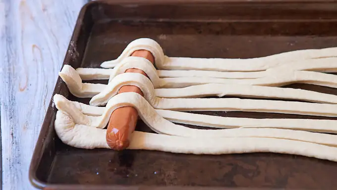 2014-06-20-woven-hot-dogs-3-680x384.webp