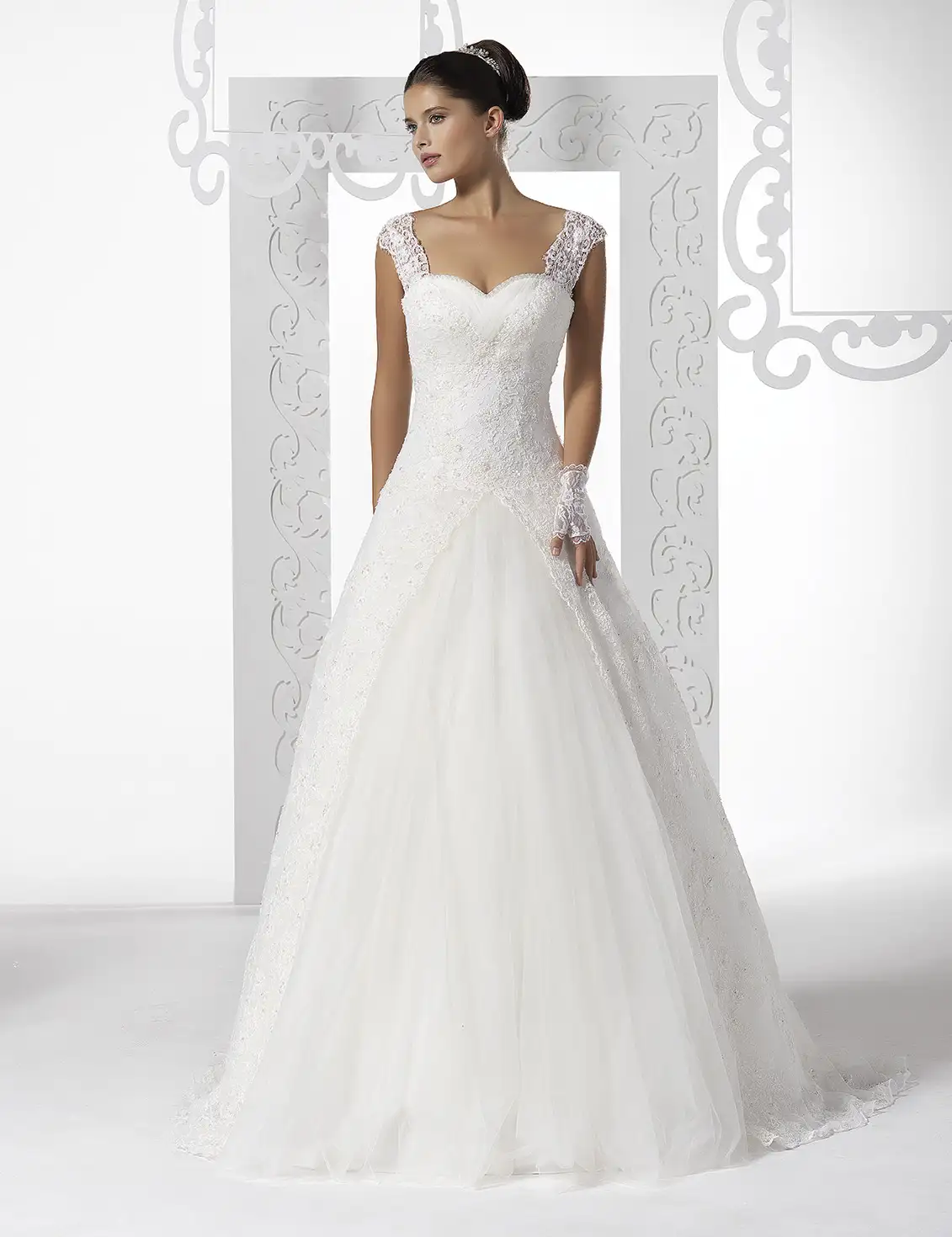 2014-Henna-Dantelli-Gelinlik-Modelleri.webp