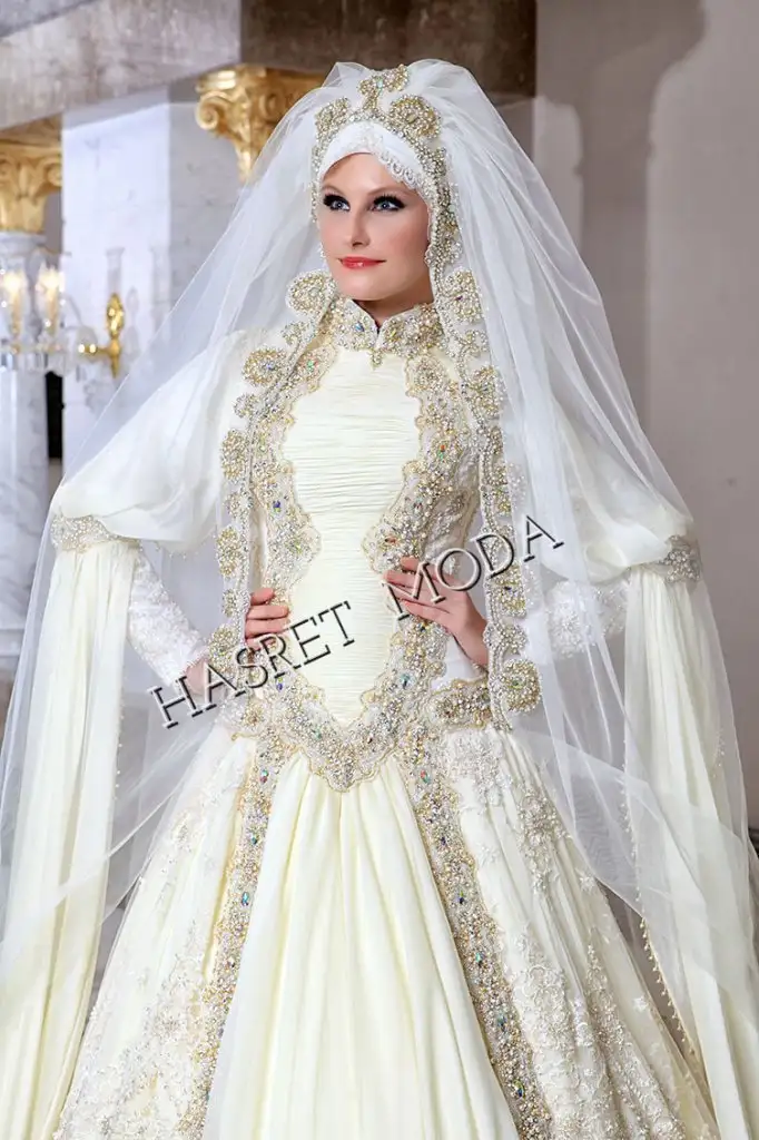2014-tesettur-gelinlik-modelleri-15.webp