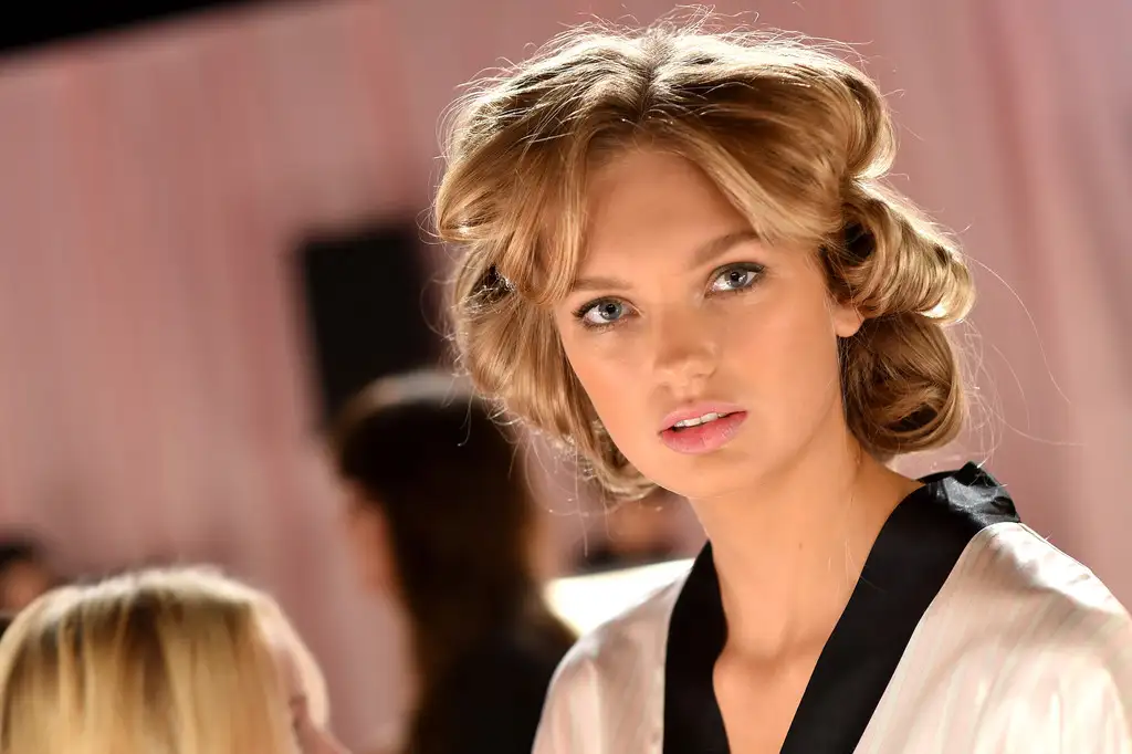 2014_Victoria_Secret_Fashion_Show_Hair_Makeup_2_I.webp