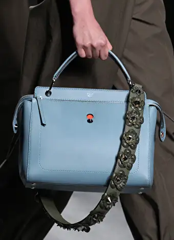 2016-ilkbahar-yaz-canta-trendleri-moda-fendi.webp