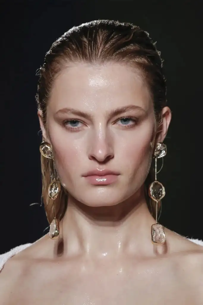 2023_makyaj_trendleri_modasi (8).webp