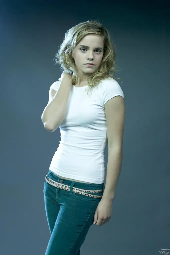 21-emma-watson.webp