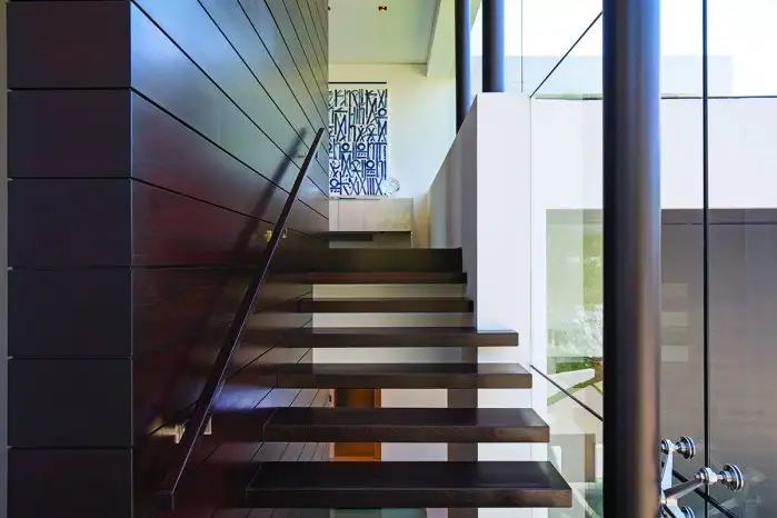 22LaurelWaystairs.webp