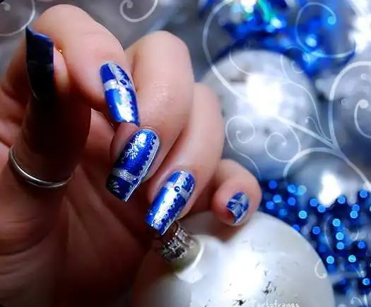 23-Amazing-Christmas-Nail-Design-Ideas-11.webp
