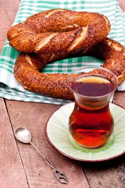 23565754-tea-and-turkish-bagel-Stock-Photo.webp