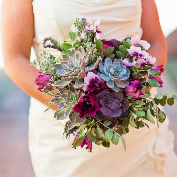 23b25936f4ae631162ef541e92f34a73-purple-wedding-bouquets-flower-bouquets.jpg