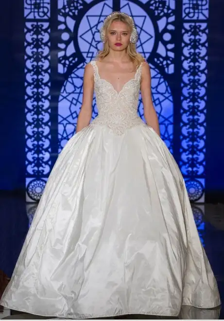 23Reem-Acra-Bridal-Fall-201.webp