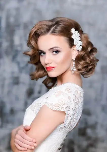 27-short-curly-bridal--glam-and-girlish-accent.webp