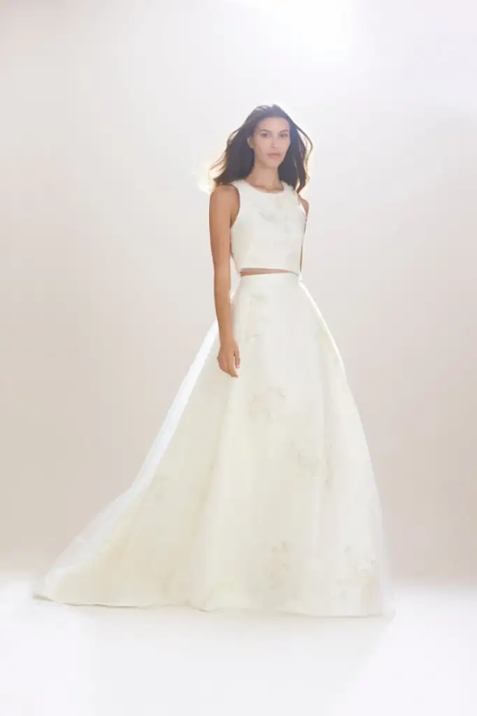 2Carolina-Herrera-Bridal-Fall-2016-Wedding-Dresses12.webp