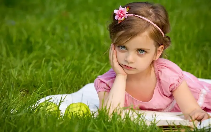 3-Yaş-Kız-Çocuk-Psikolojisi.webp