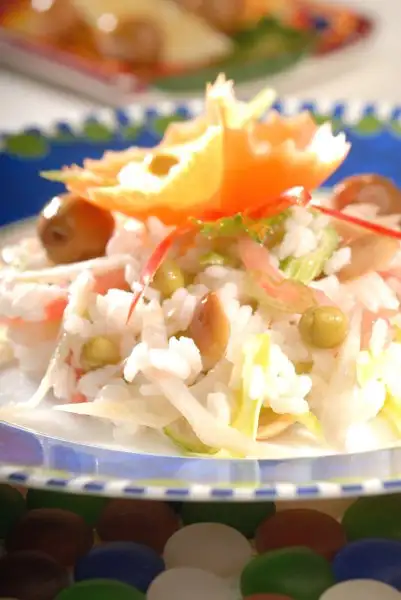 3- Yeşil Zeytinli Pirinç Salatası.webp