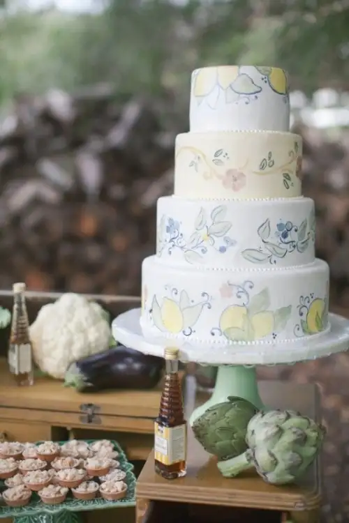 30-creative-and-lovely-hand-painted-wedding-cakes-14-500x750.webp