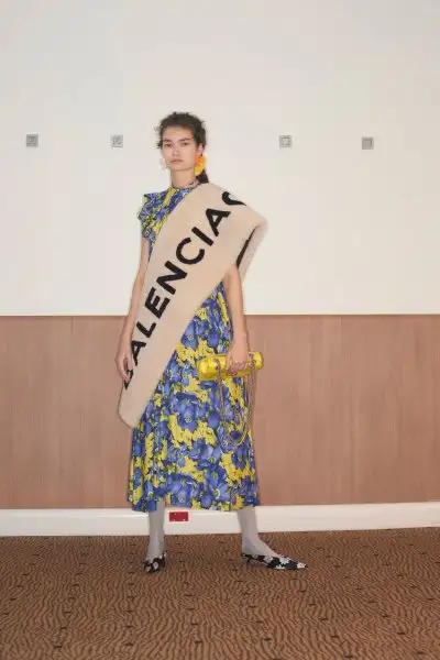 31-balenciaga-resort-2018.webp