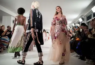 360x247-temperley-london-2019-ilkbaharyaz-defilesi-1537179414333.webp