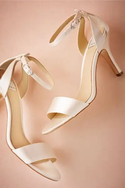 37553179_011_a.webp