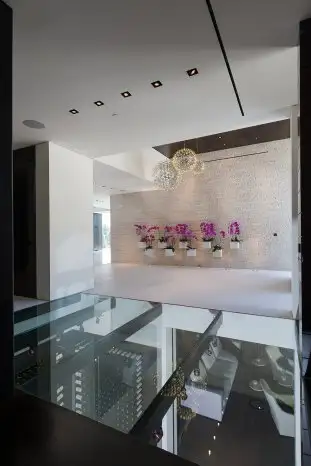 38LaurelWayglassfloor.webp