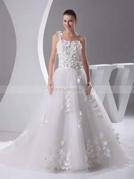 3D-Flower-Featured-One-Shoulder-Tulle-Wedding-Gown.webp