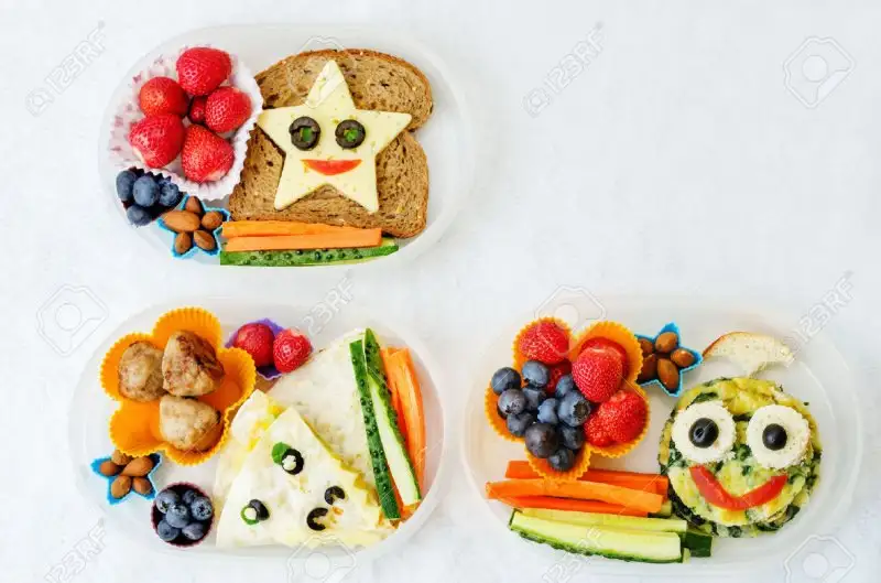 42739547-school-lunch-boxes-for-kids-with-food-in-the-form-of-funny-faces-Stock-Photo.webp