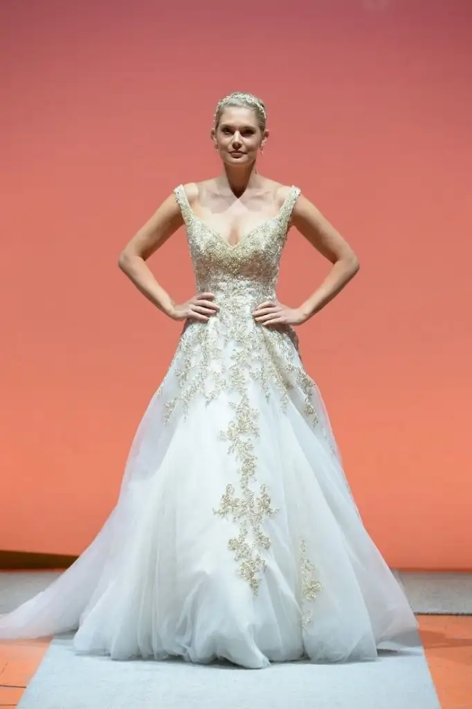 4Alfred-Angelo-Disney-Wedding-Dresses-Fall-2016-04.webp