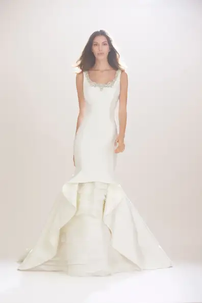 4Carolina-Herrera-Bridal-Fall-2016-Wedding-Dresses08.webp