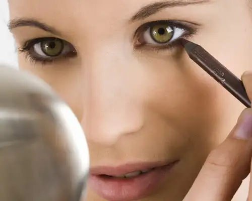5-makyaj-hilesiyle-gozleri-daha-buyuk-gosterin-2.webp