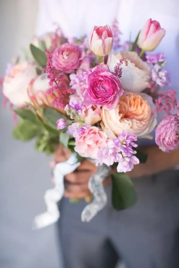 5-perfect-spring-wedding-bouquets-L-lfUKEH.webp