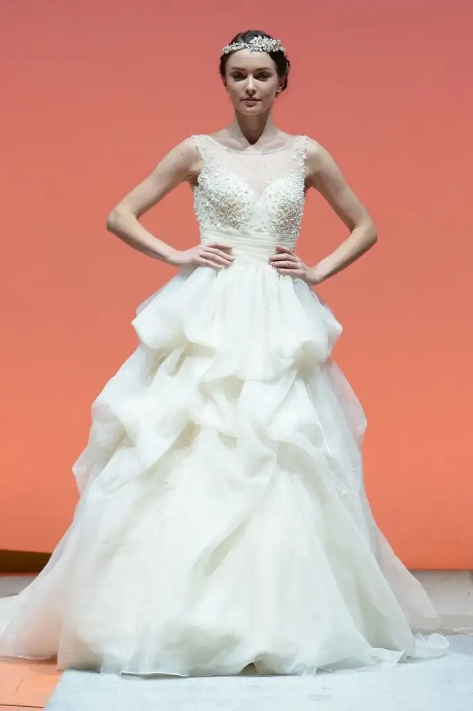 5Alfred-Angelo-Disney-Wedding-Dresses-Fall-2016-05.webp