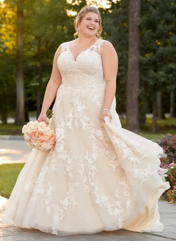 6649-A1-Stella-York.EveryBody.EveryBride-1280x1920-1.webp