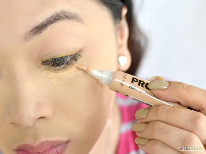 670px-Apply-Natural-Eyeshadow-for-Mixed-Skin-Step-4.webp