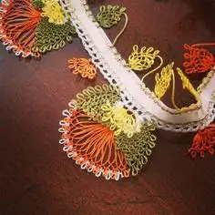 688e5d3d898e6f9ef6390f4239331cd0--needle-lace-crochet-scarves.webp