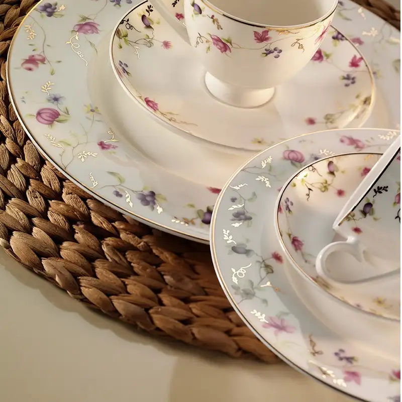 689-kutahya-porselen-bone-china-84-parca-25133-desenli-yemek-takimi.webp