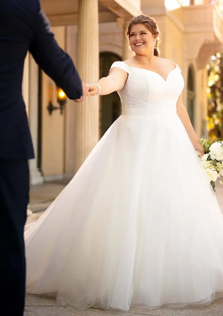 6901-A3-StellaYork-EveryBodyEveryBride.webp