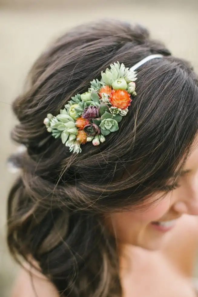 715fcbf19edcb66bded697ef892bb744--succulent-wedding-hair-succulent-headpiece.webp