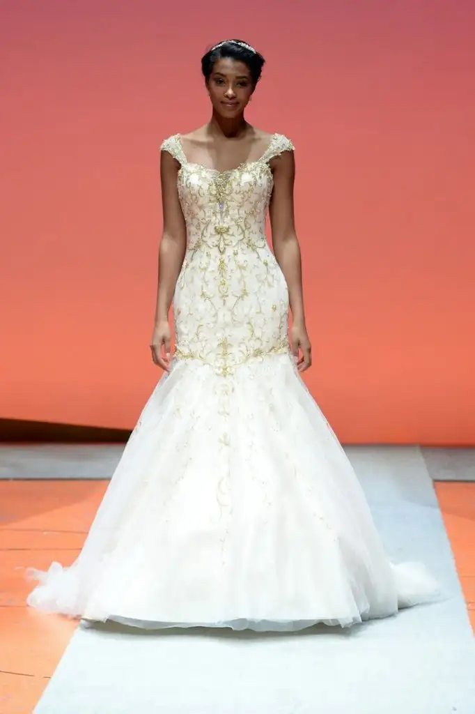 7Alfred-Angelo-Disney-Wedding-Dresses-Fall-2016-07.webp