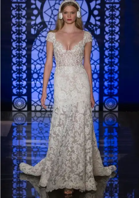 7Reem-Acra-Bridal-Fall-2016.webp