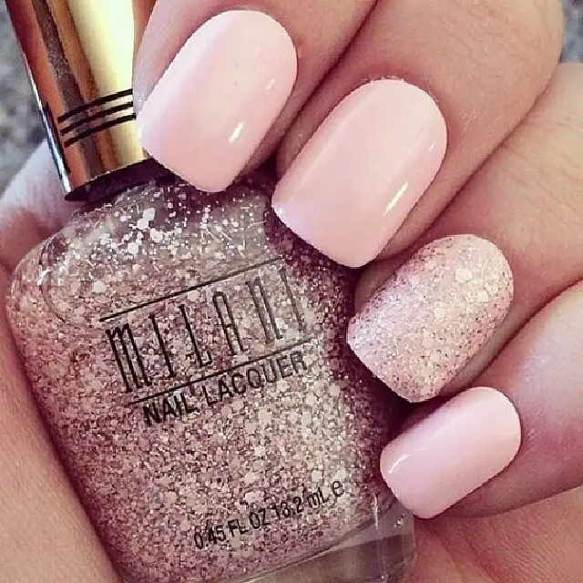 86516-Light-Pink-Glitter-Nails.webp